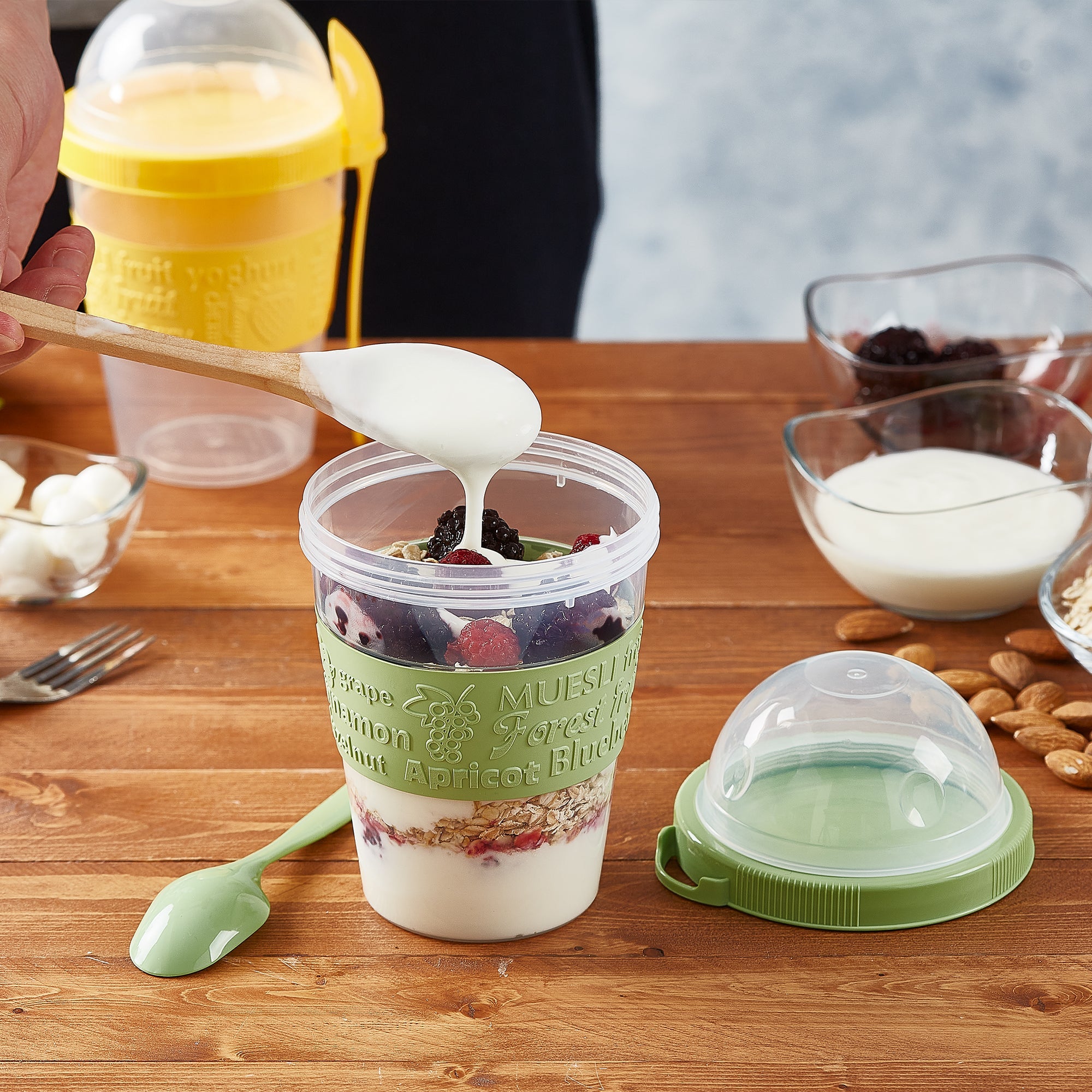 Crystalia Yogurt Parfait Cups with Lids, Mini Breakfast On the Go Plastic  Bowls with Topping Cereal Oatmeal Container with Spoon for Lunch Box